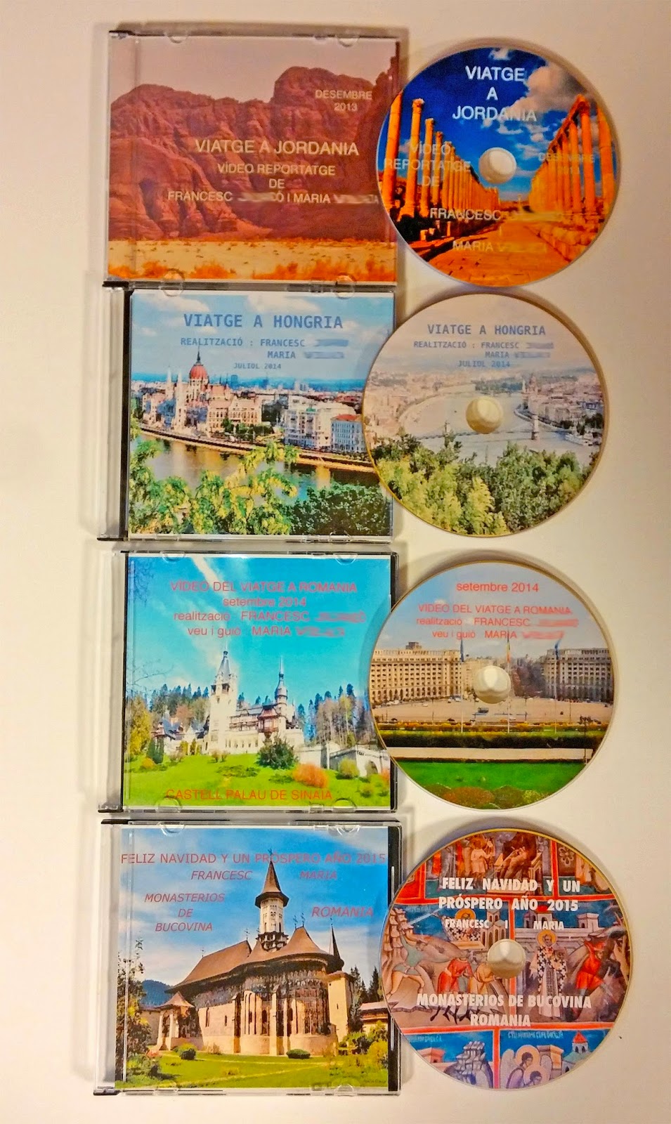 4 «CD roms» con sus correspondientes caráctulas, personalizados con unas preciosas textos y fotos de los lugares viajados por Francesc y María
