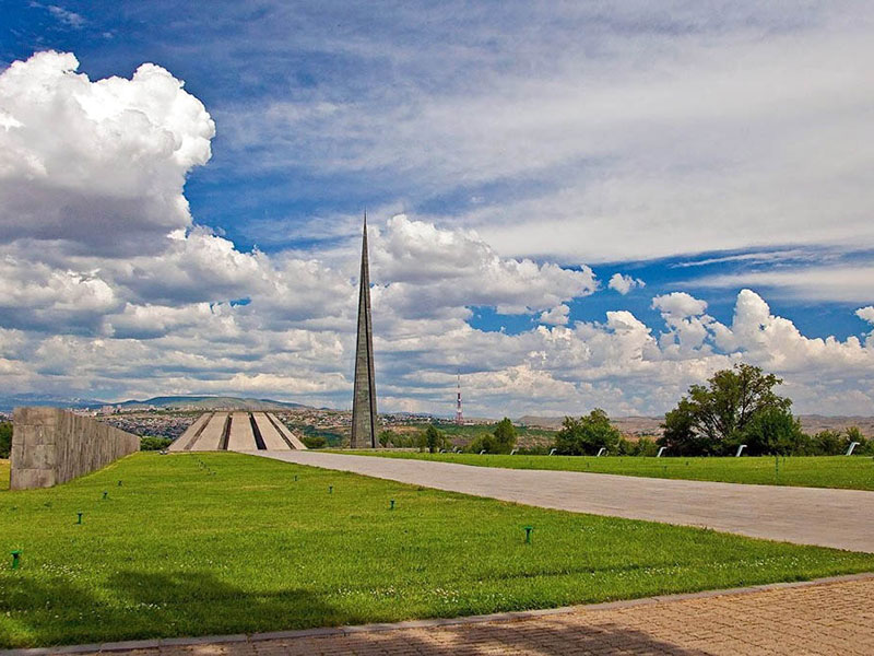 memorial-TSitsernakaberd-Erevan-Armeniya_viajes bidtravel.jpg