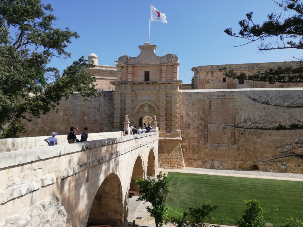 Puerta de entrada a la ciudadela de Malta, Mdina, agosto 2020